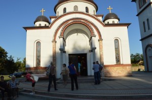 Večernje bogosluženje i predaja kumstva crkve sa sečenjem slavskog kolača, Lipar 28.08.2016. god.